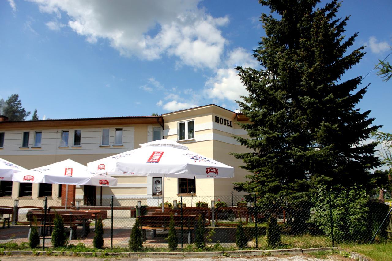 Hotel Pod Jeleniem Тухоля Экстерьер фото