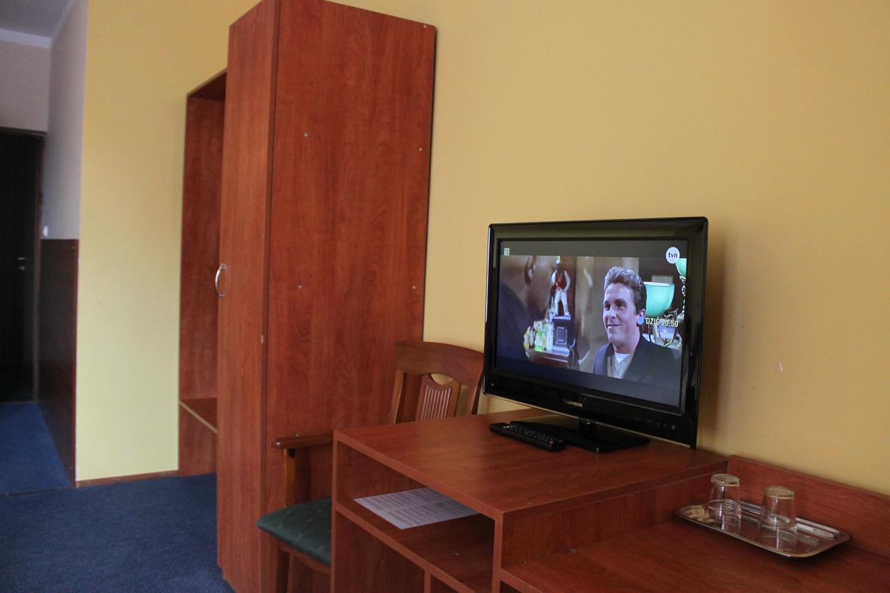 Hotel Pod Jeleniem Тухоля Экстерьер фото