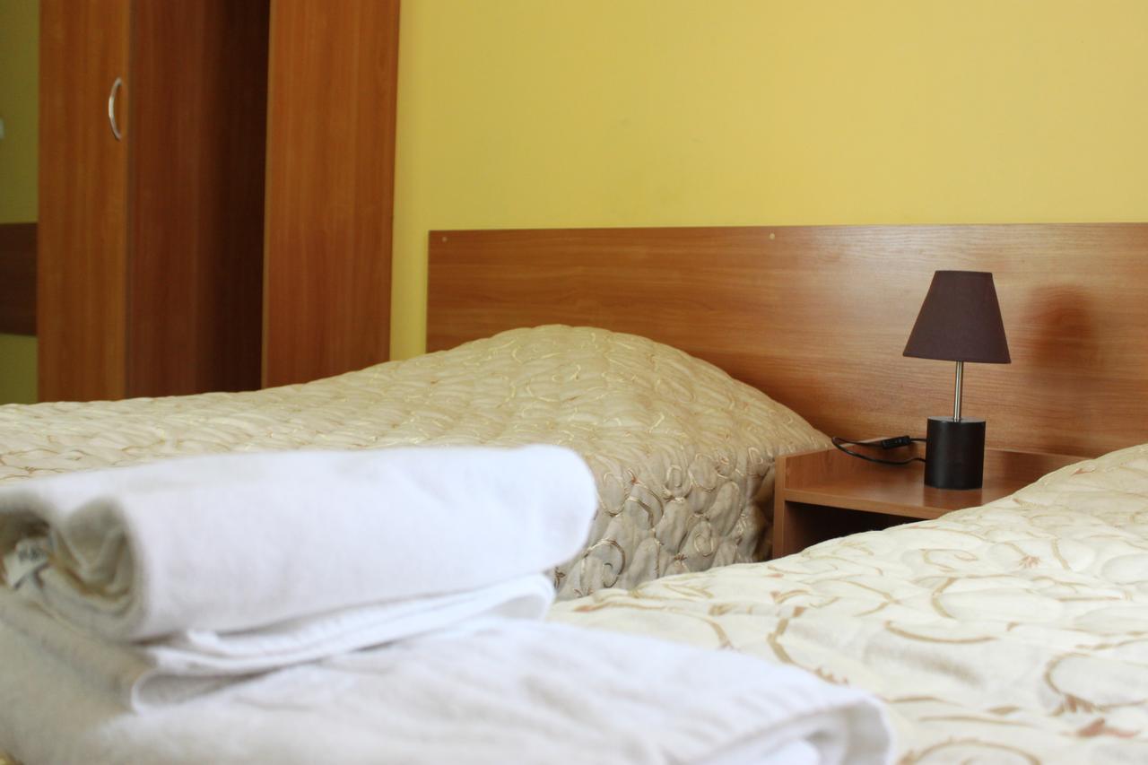 Hotel Pod Jeleniem Тухоля Экстерьер фото