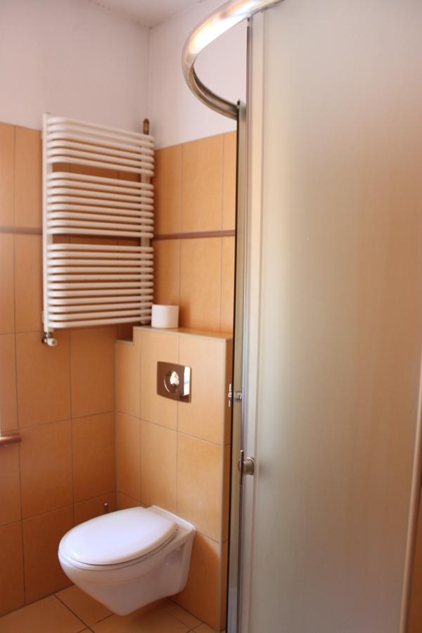 Hotel Pod Jeleniem Тухоля Экстерьер фото