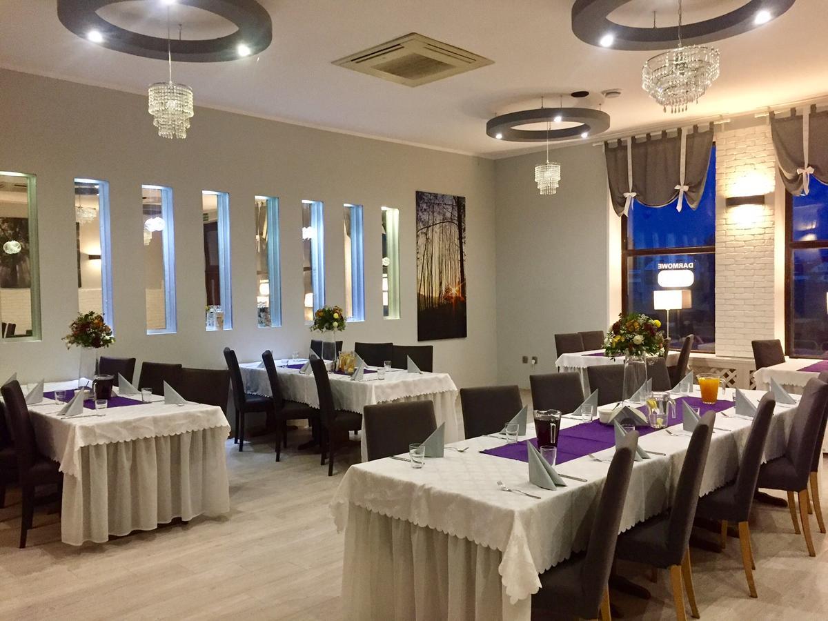 Hotel Pod Jeleniem Тухоля Экстерьер фото